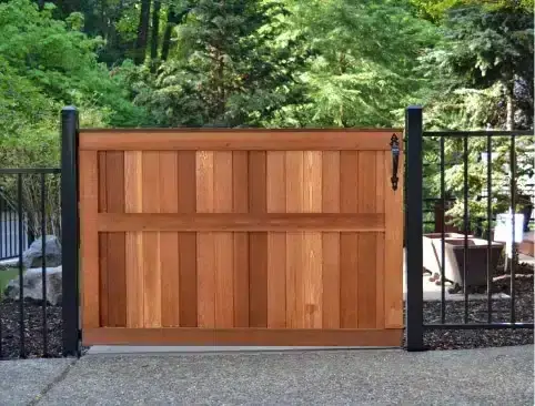 Custom Wood Fences Portland Oregon / Beaverton Oregon